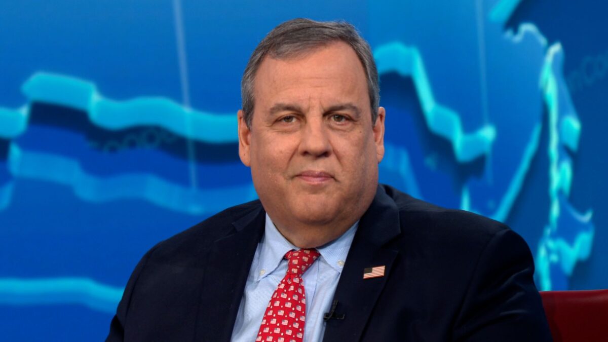 Chris Christie Defends Campaign Amidst Criticism from Chris Sununu