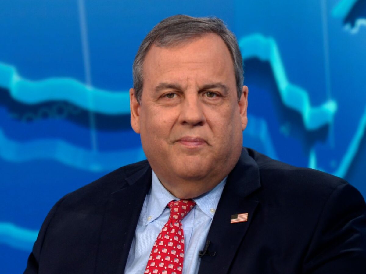 Chris Christie Defends Campaign Amidst Criticism from Chris Sununu