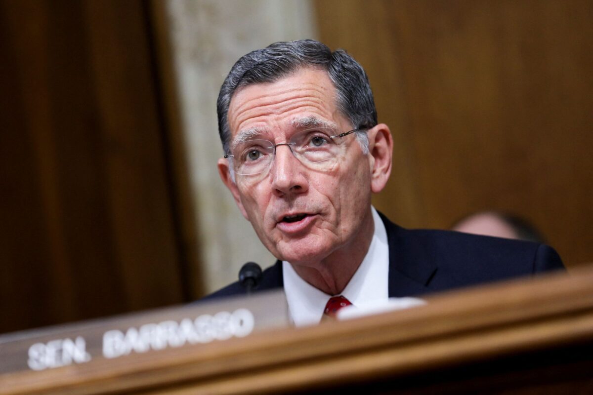 Top-Ranking GOP Senator Barrasso Endorses Trump for Presidential Bid